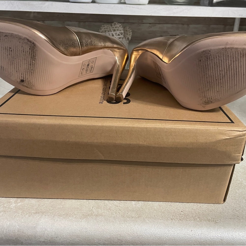 ASOS Gold women’s shoes size 5.5 EU size 8 US